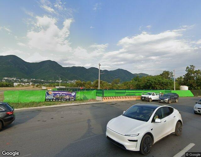 Terrenos y desarrollo en crecimiento sobre la Carretera Nacional, cerca de Pueblo Serena